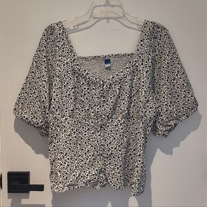 Old Navy Black and White Floral Blouse